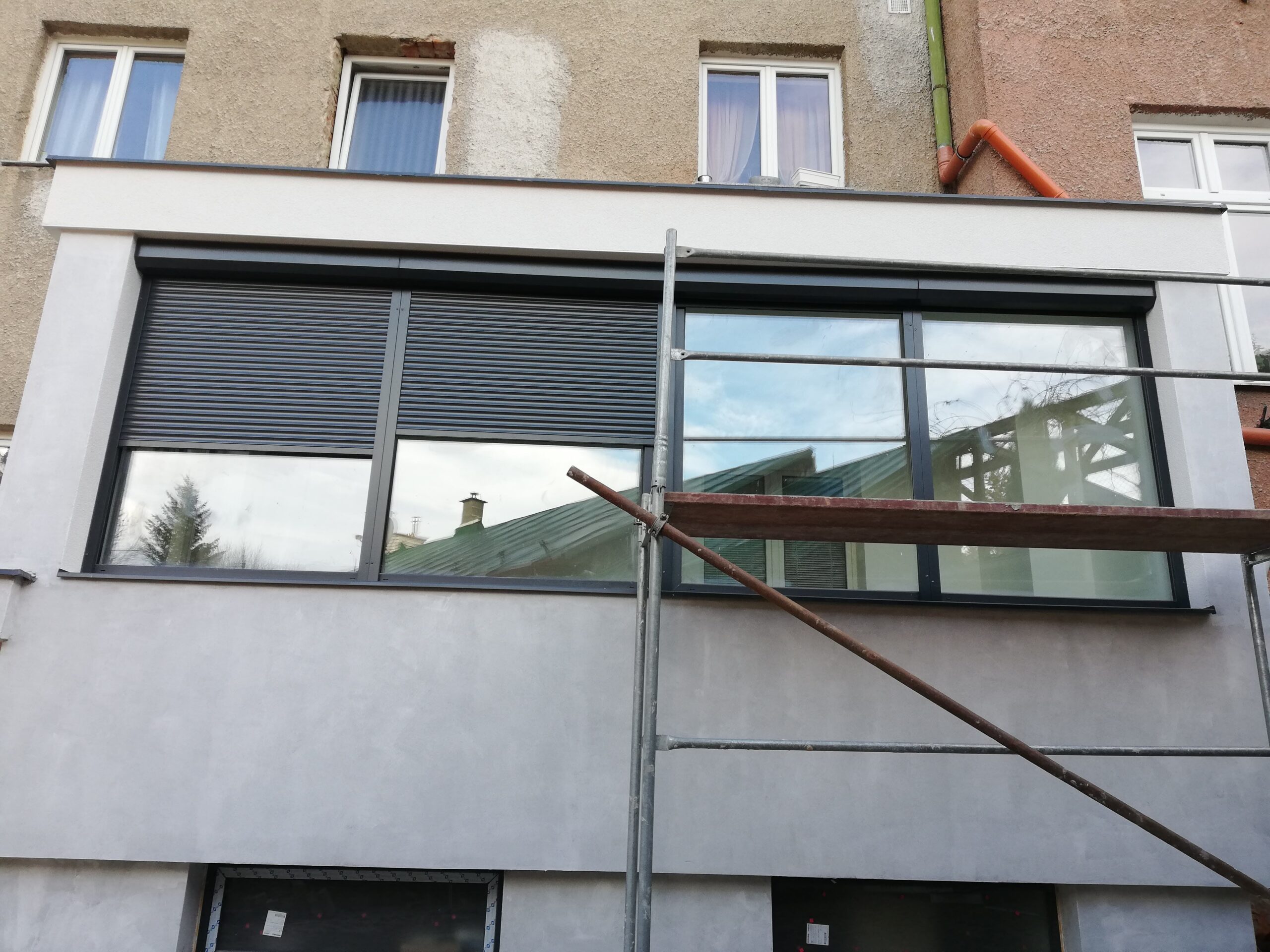 Vonkajšie roletky – exteriérové tienenie (utesni.sk)